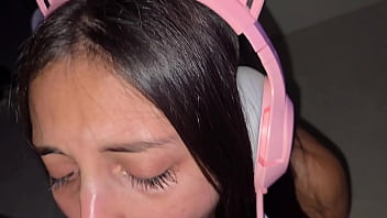 Huge cumshot a mi hermanastra gamer kawaii