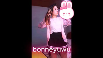 Bonneyuwu 10 05 putita argentina se masturba