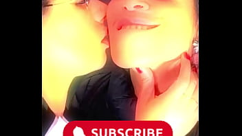 Duas putas morenas safadas se lambem e gozam sem parar