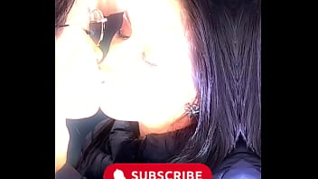 Duas putas morenas safadas se lambem e gozam sem parar