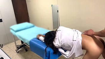 Esposa infiel hace hora extras en el consultorio médico Esposa infiel hace hora extras en el consultorio médico