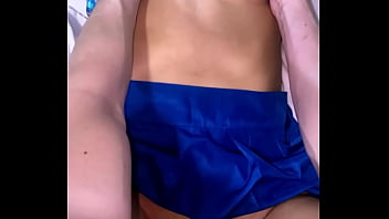 Me fallo a mi hermanastra después de escuchar como se masturbaba