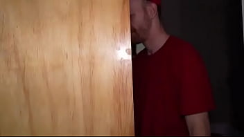 Twin brothers swap places and have sex with a blindfolded ãos gêmeos trocam de lugar e transam com gostosa v