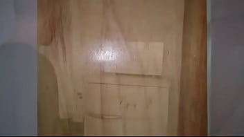 Twin brothers swap places and have sex with a blindfolded ãos gêmeos trocam de lugar e transam com gostosa v