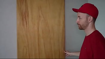 Twin brothers swap places and have sex with a blindfolded ãos gêmeos trocam de lugar e transam com gostosa v