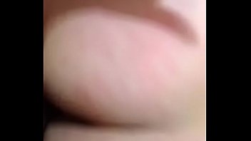 Se excita con las nalgadas grita muy rico mientras monta mi verga