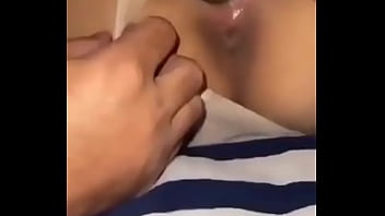 Meu marido sempre generoso com os amigos deixa me fuder sem camisinha