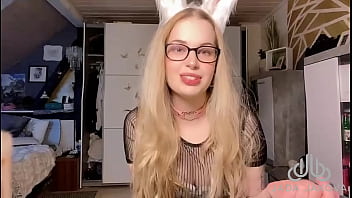 My first video i introduce myself ;