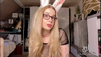 My first video i introduce myself ;