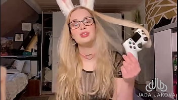 My first video i introduce myself ;