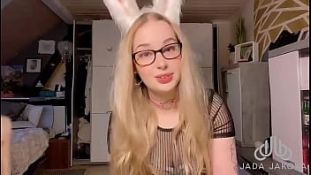 My first video i introduce myself ;