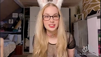 My first video i introduce myself ;