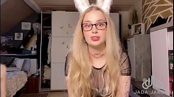 My first video i introduce myself ;