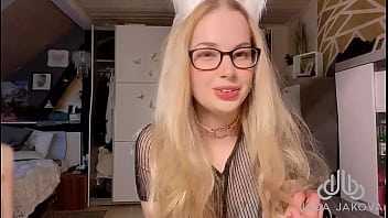 My first video i introduce myself ;