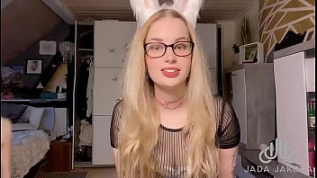 My first video i introduce myself ;