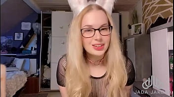 My first video i introduce myself ;