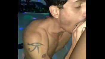 Cafuçu Dotado Cheio De Tesão Na Pica Me Esculachou Me Botando Pra Mamar thumbnail