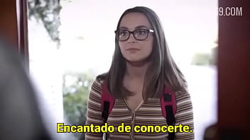 Joven nerd es follada por el capitan de futbol