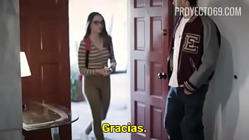 Joven nerd es follada por el capitan de futbol