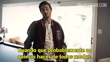 Joven nerd es follada por el capitan de futbol