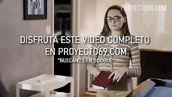 Joven nerd es follada por el capitan de futbol