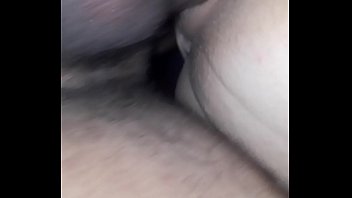 Lola gime y se toca mientras cojemos