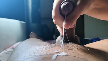 Sendo masturbado até gozar pela bailey quinn