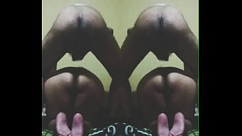 Le encanta que le haga la cola