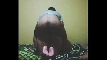 Le encanta que le haga la cola