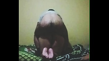 Le encanta que le haga la cola