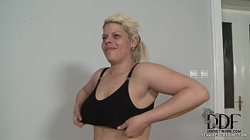 Blondie and her biggins