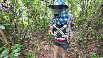 สาวไทยเดินเล่นในป่าเยี่ยวเสร็จไปโชว์หีริมถนน 4k