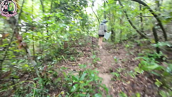 สาวไทยเดินเล่นในป่าเยี่ยวเสร็จไปโชว์หีริมถนน 4k