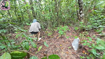 สาวไทยเดินเล่นในป่าเยี่ยวเสร็จไปโชว์หีริมถนน 4k