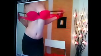 Camgirl diamanda showing tits