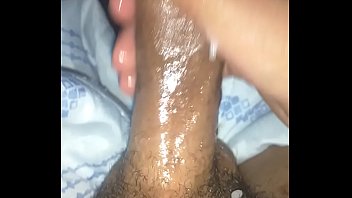 Punheta Para Descontrair Pau Babando E Escorrendo thumbnail