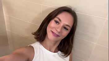 Cassiemua cute milf showing off her tits