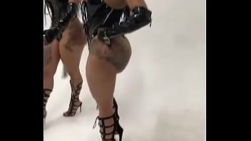 Las nalgas gemelas quieren castigo xpaja