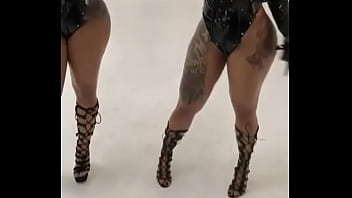 Las nalgas gemelas quieren castigo xpaja