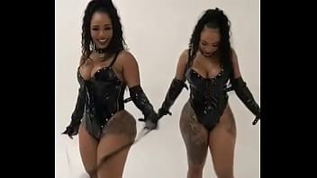 Las nalgas gemelas quieren castigo xpaja