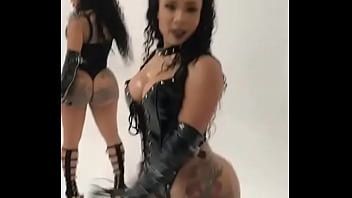 Las nalgas gemelas quieren castigo xpaja