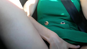 La vidéo arrive ce soir 21h je me masturbe dans la voiture en plein