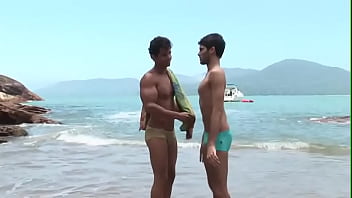 Chicos Latinos Calientes thumbnail