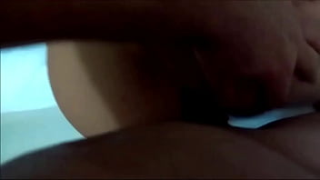 Casada chegou com o cu todo arregaçado após fazer sexo anal com macho dotado