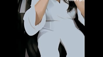 Mujer secretaria muestra sus uñas