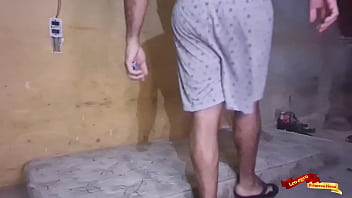 Botando big dildo revisando no cu da novinha da favela
