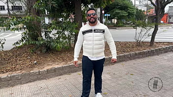 Trailer buceta rosa na banheira branca