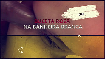 Trailer buceta rosa na banheira branca