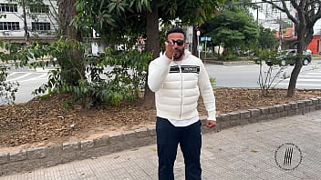 Trailer buceta rosa na banheira branca