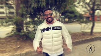 Trailer buceta rosa na banheira branca